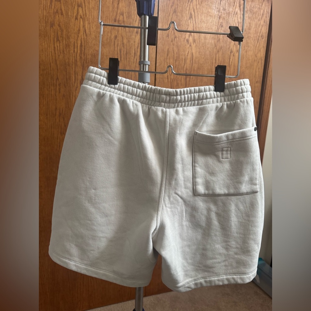 Vuori Men's Seaside Short 8" - Picture 9 of 12